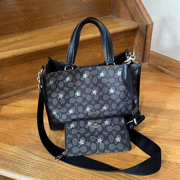 Coach “2-Fer” Dempsey Carryall Signature Jacquard w/ stars & matching wallet - Picture 1 of 12